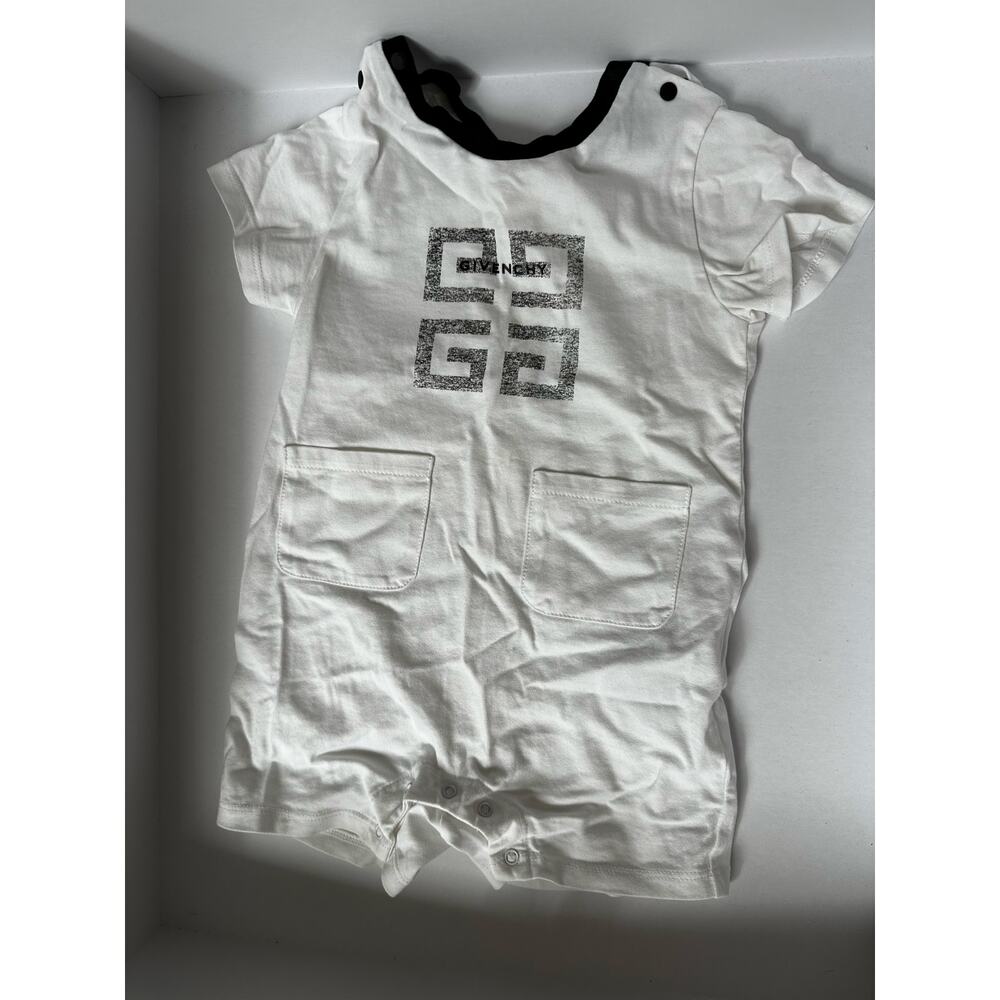 Givenchy 4G logo 9M baby romper. White